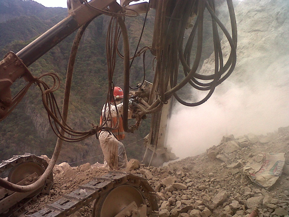 Perforación de anclas y drenes